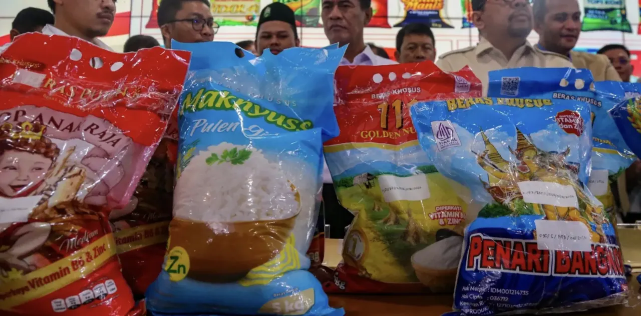 Menteri Pertanian Andi Amran Sulaiman mengungkap 25 merek beras fortifikasi palsu
