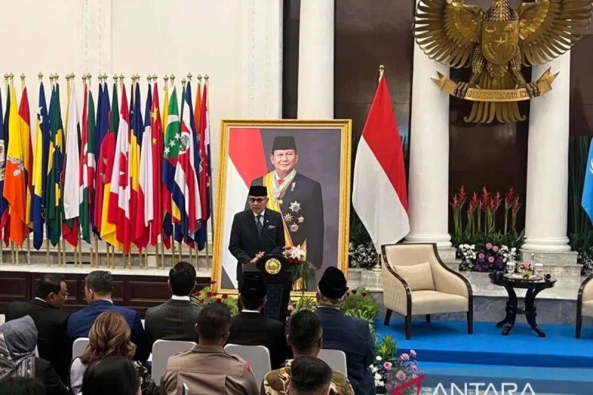 Menteri Luar Negeri Arrmanatha C. Nasir saat menyampaikan pidato di hadapan Sekretaris Jenderal Perserikatan Bangsa-Bangsa (PBB) Antonio Guterres di Kementerian Luar Negeri, Jakarta, Senin (19/10/2026).
